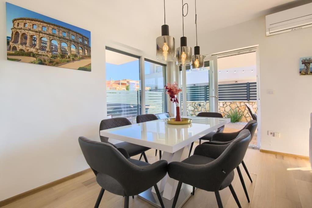 Apartment Sunrise Fuer 6 Personen In Pula-Stinjan المظهر الخارجي الصورة