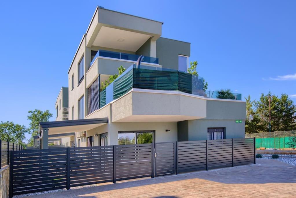 Apartment Sunrise Fuer 6 Personen In Pula-Stinjan المظهر الخارجي الصورة