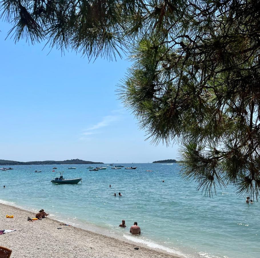 Apartment Sunrise Fuer 6 Personen In Pula-Stinjan المظهر الخارجي الصورة